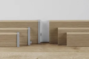 Verschiedene Sockelleisten aus Holz